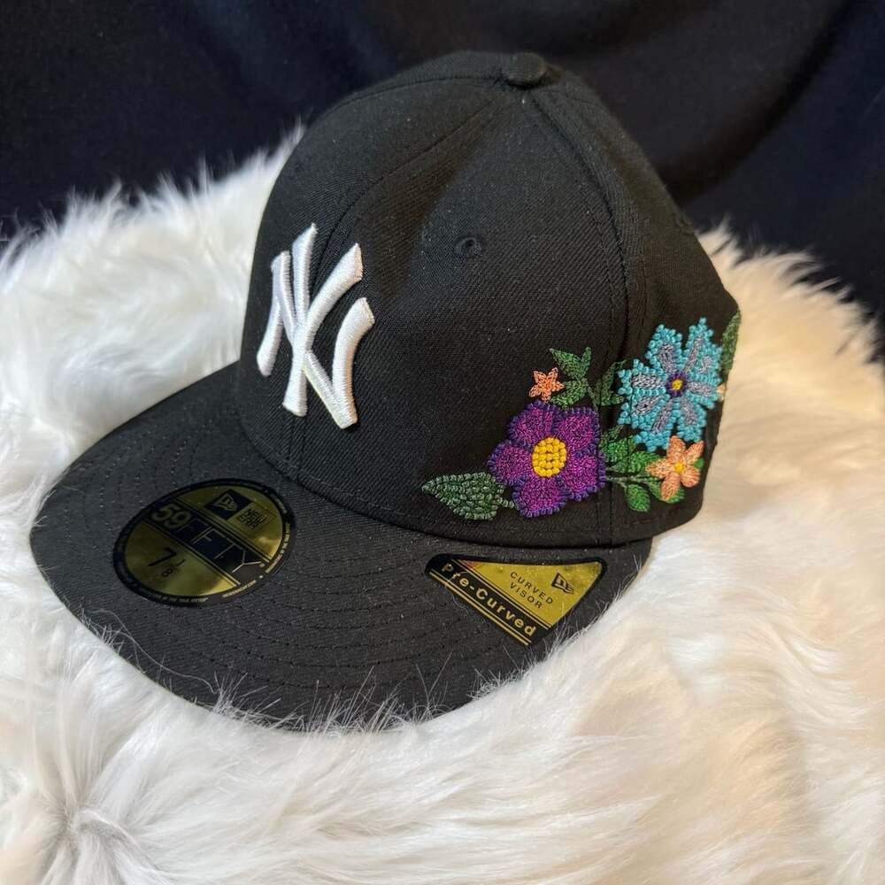 New Era New York Yankees Tonal Florals 59FIFTY Fitted Hat Size 7 1/8 Black